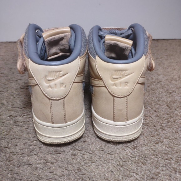 Nike Air Sneakers - Picture 2 of 3